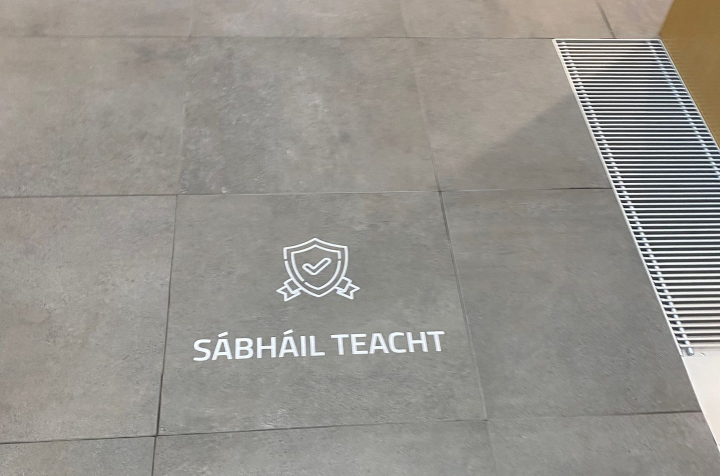 Engraved tile